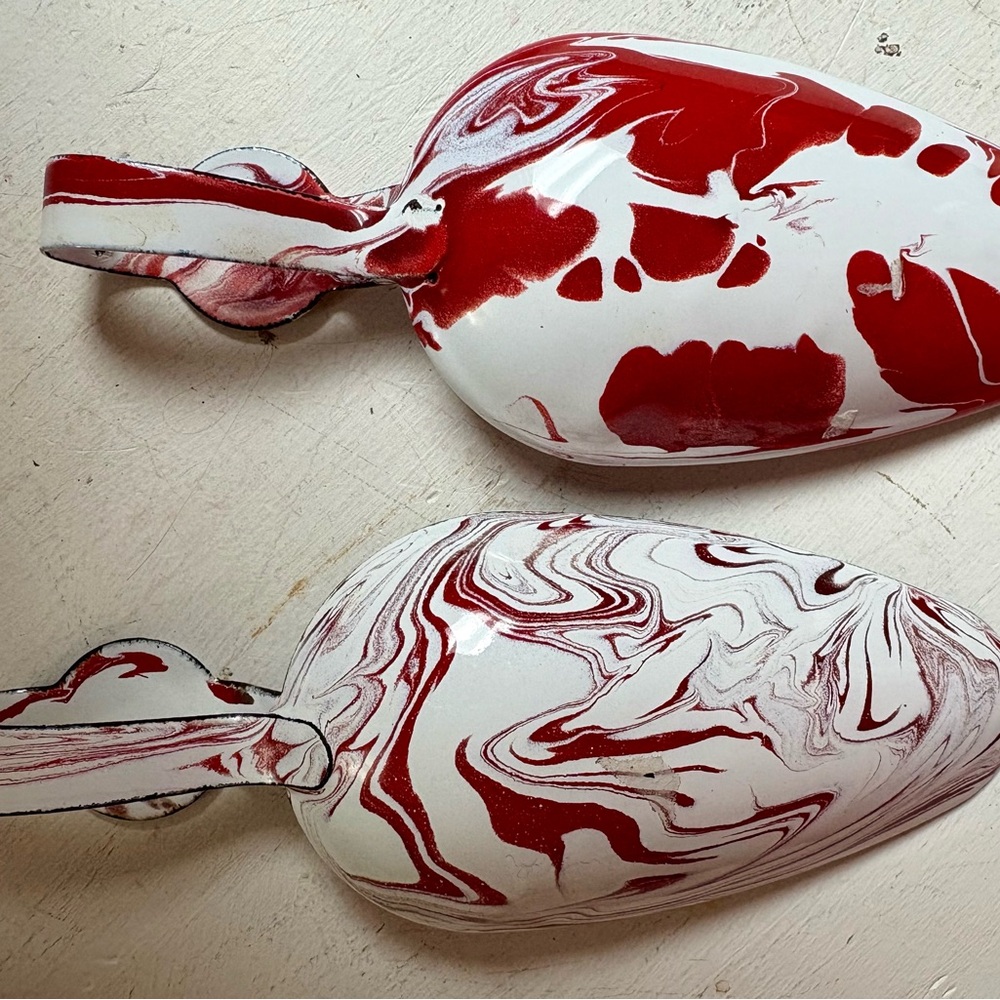 Nostalgic Red and White Enamel Decorative Scoops - Picture 2 of 3